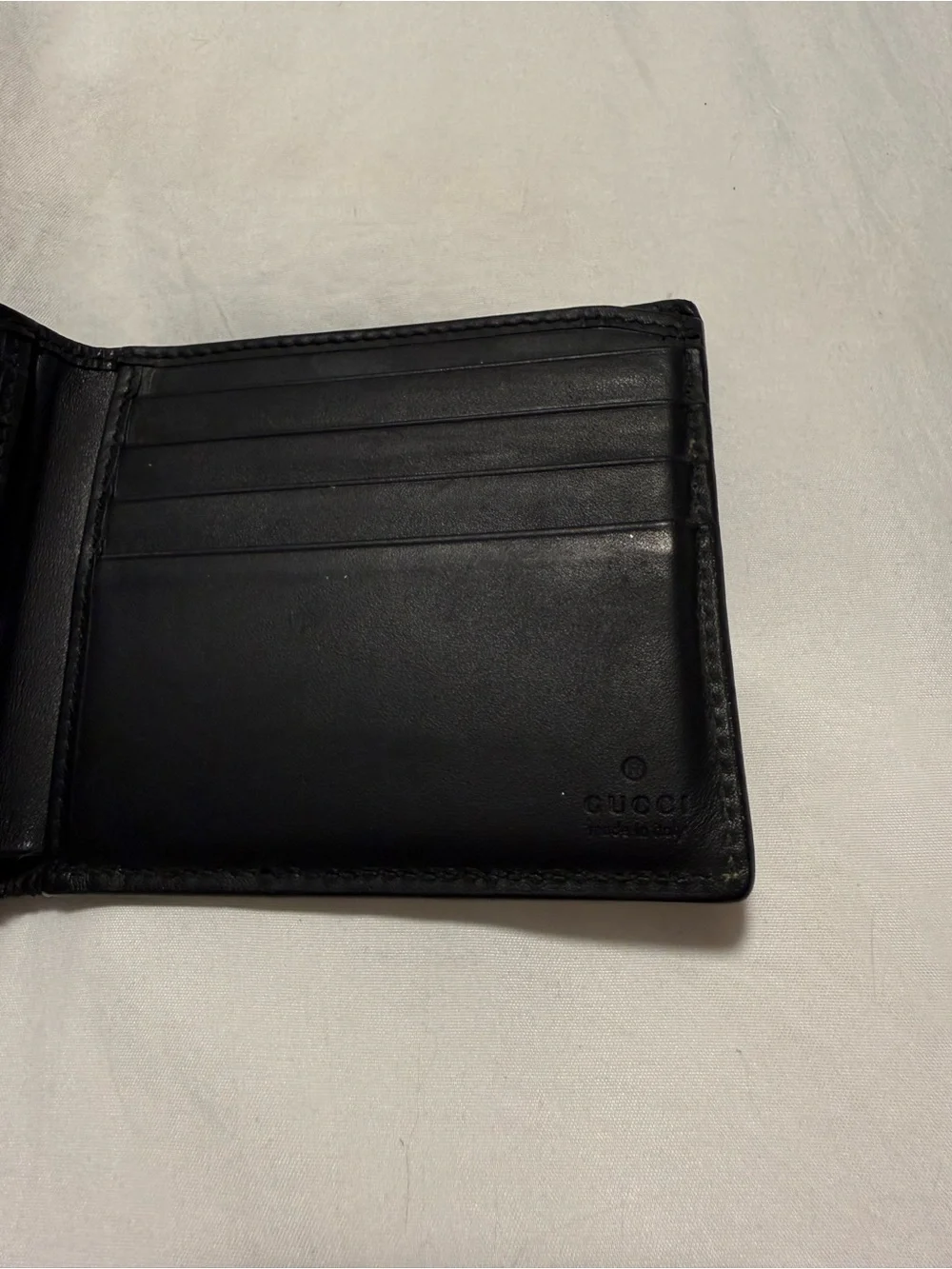 Gucci compact designer